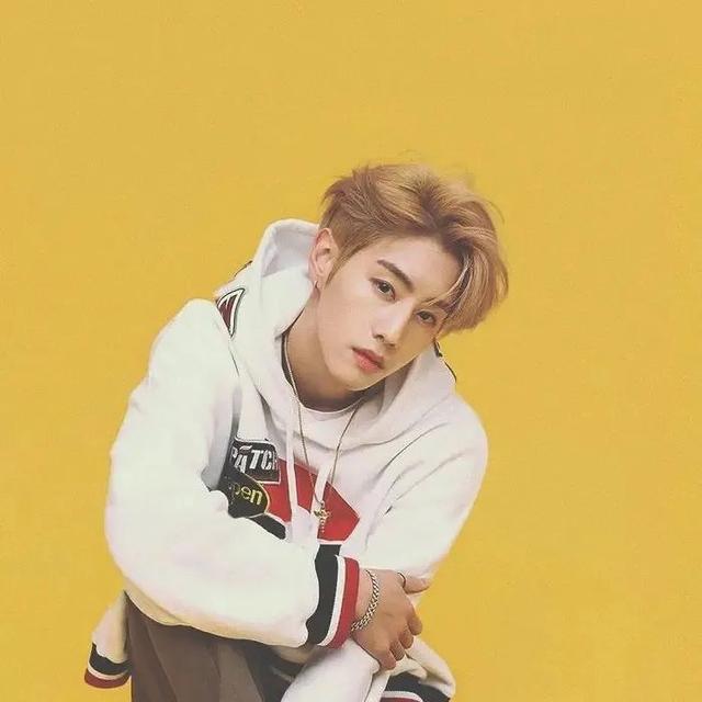 qq歌曲想你的时候问月亮，qq歌曲怎么分享到朋友圈？