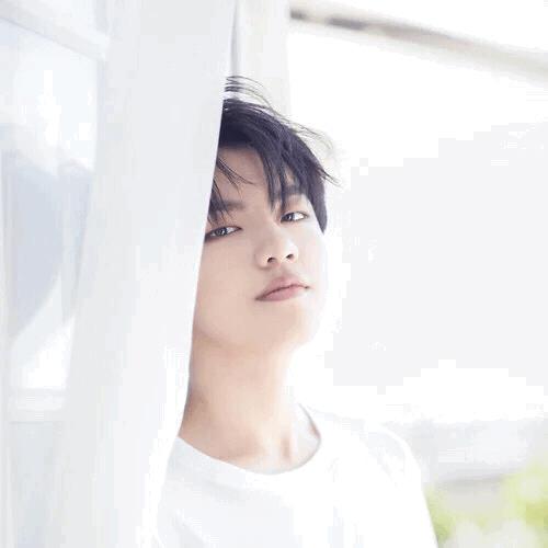 qq歌曲想你的时候问月亮，qq歌曲怎么分享到朋友圈？