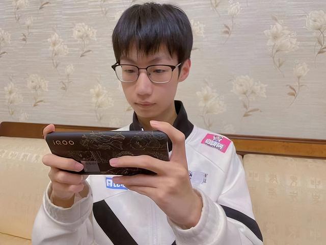 qq怎么认证kpl职业选手代码，kpl职业选手qq认证代码怎么弄？