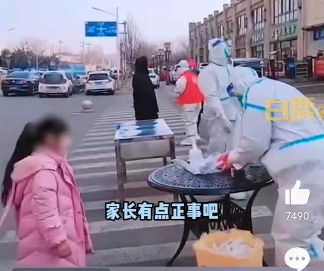 女儿跳舞视频发朋友圈怎么配文字，小孩跳舞照片发朋友圈可以配什么文字？