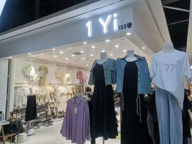 023年女装实体店的前景如何，现在卖女装还赚钱吗？"